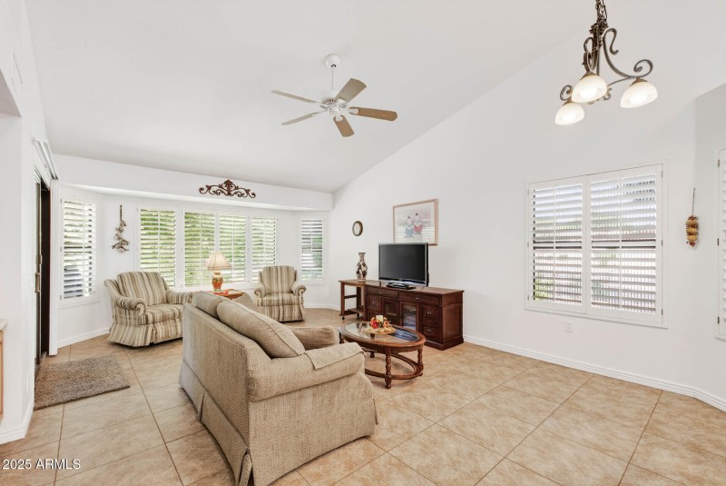 24_14122_W_Cavalcade24_mls