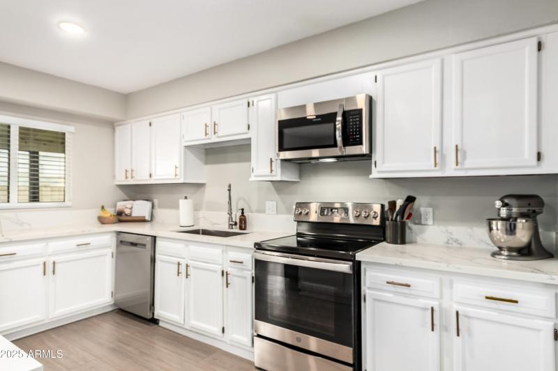 33rd kitchen 2