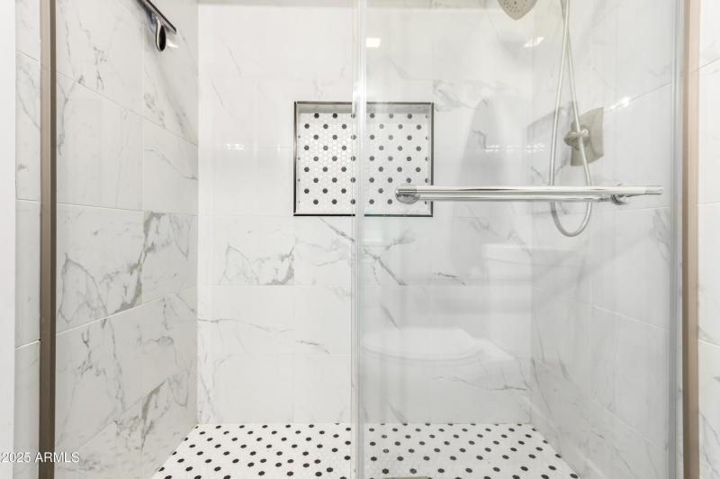 33rd Primary bath 2