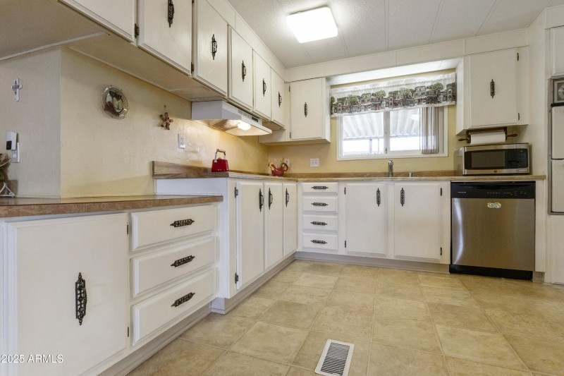 Spacious kitchen. Lots of counter space