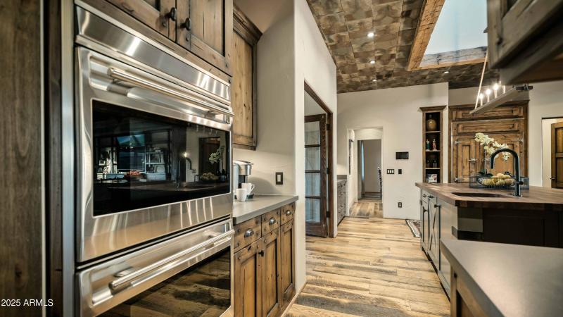 KITCHEN NEWER APPLIANCES