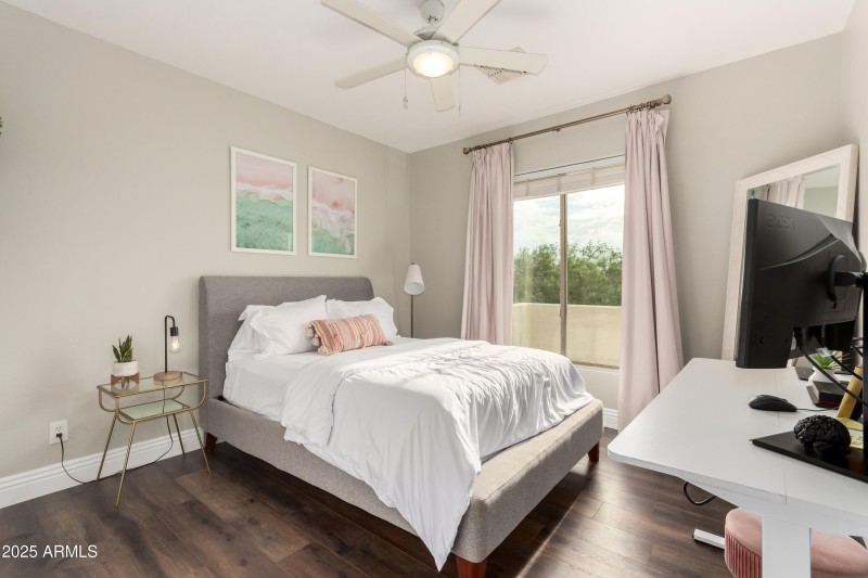 Bed 5 has walk-in closet