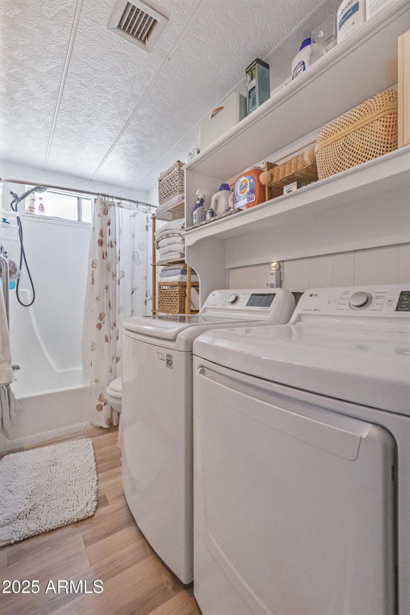15 Hallway Bathroom: Laundry