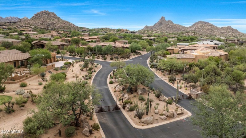 99_Gated Pinnacle Canyon