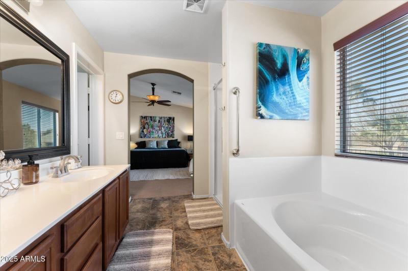 31-031-primary-bathroom