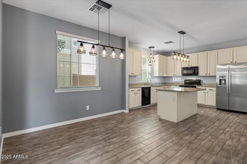 06-Dining and Kitchen