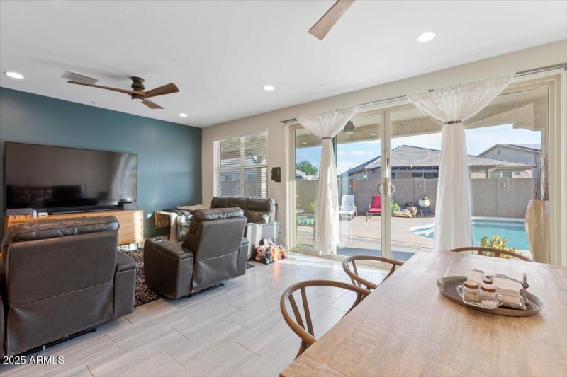 15-18879 W Cholla St