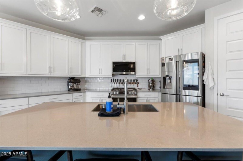 18-18879 W Cholla St