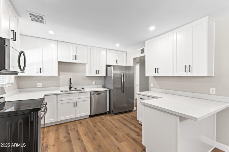 724 W Missouri Ave-9