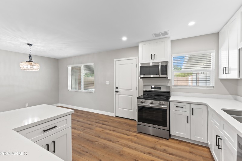 724 W Missouri Ave-11