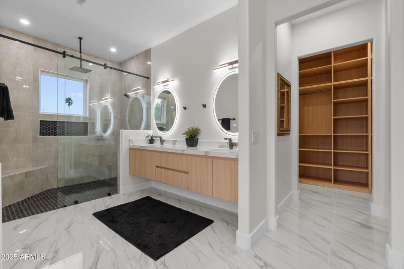Master Bath/Walk-in Closet