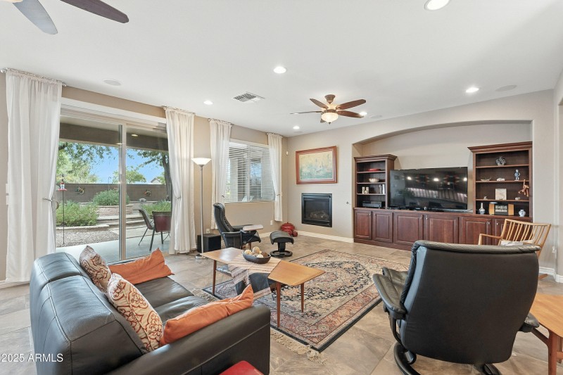 Great Room w/ Fireplace