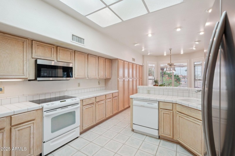 15-web-or-mls-W Desert Glen Dr-S0409-015