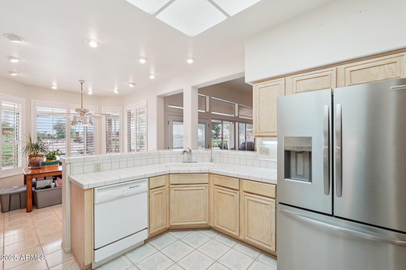 16-web-or-mls-W Desert Glen Dr-S0409-016