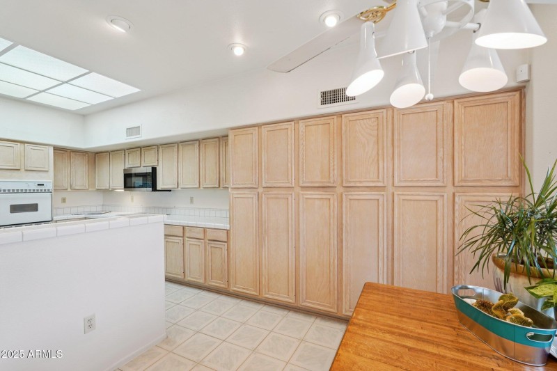 18-web-or-mls-W Desert Glen Dr-S0409-018