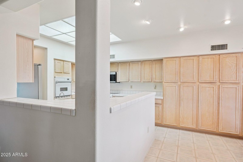 19-web-or-mls-W Desert Glen Dr-S0409-019