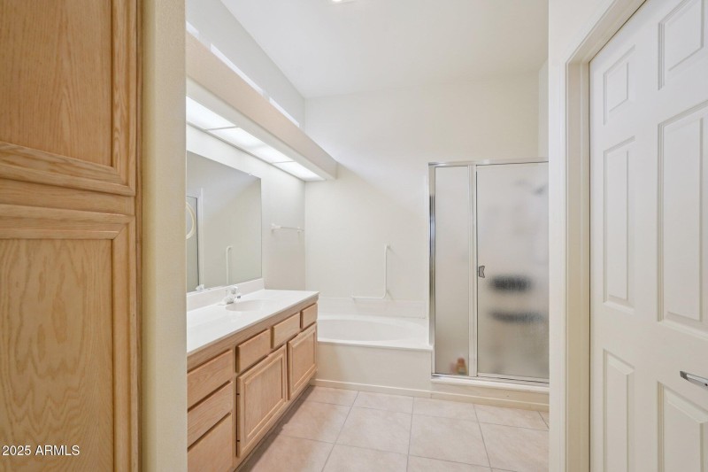 26-web-or-mls-W Desert Glen Dr-S0409-026