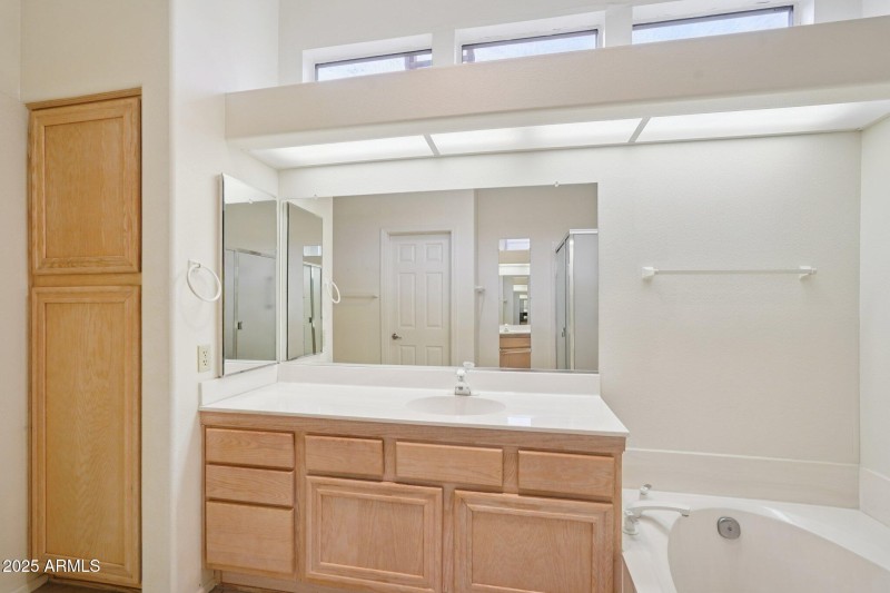 27-web-or-mls-W Desert Glen Dr-S0409-027