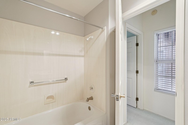 28-web-or-mls-W Desert Glen Dr-S0409-028