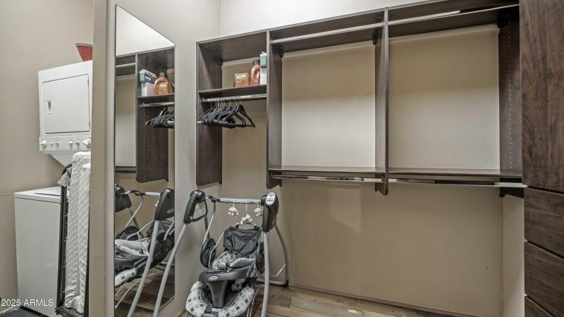 CASITA WALK-IN CLOSET