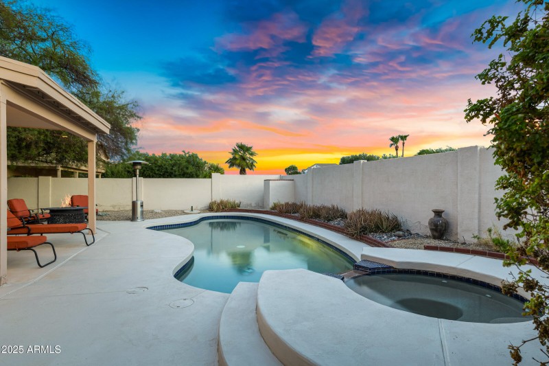 Sparkling pool & spa