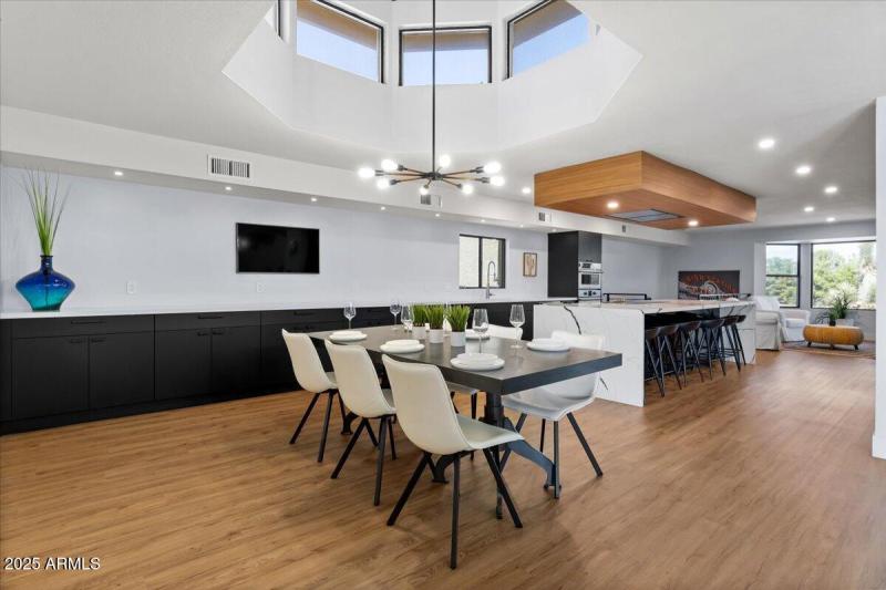 17-Dining & Kitchen