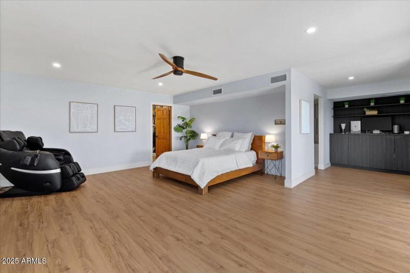 28-Primary bedroom