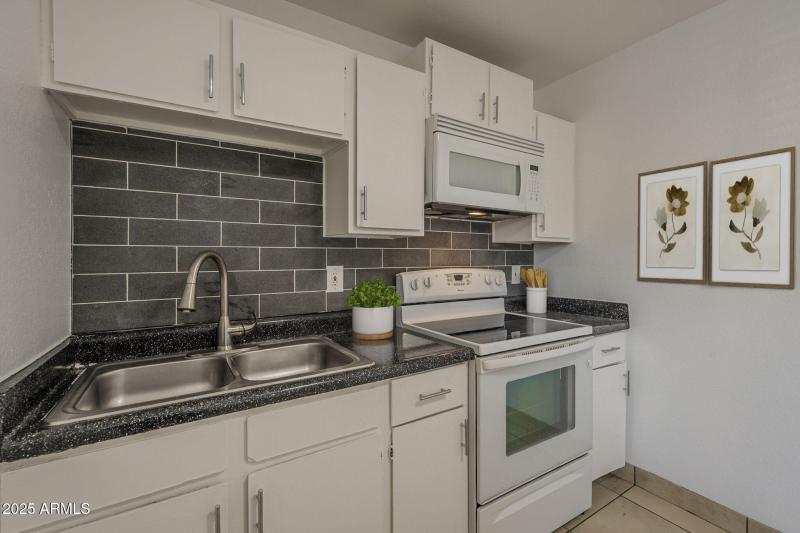 28-web-or-mls-Christy-14 (Kitchen)_VS