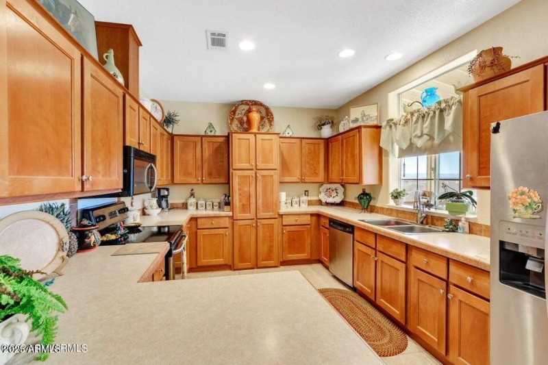 lots of counter space - Copy