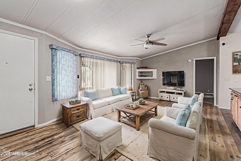 06-Colorado - Living Room - Farmhouse -