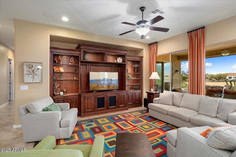 Great Room w/golf course views