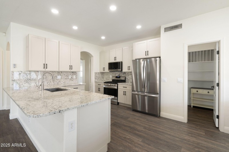 5-web-or-mls-QVB09216