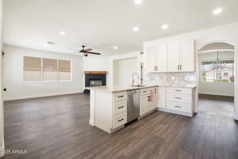 6-web-or-mls-QVB09218