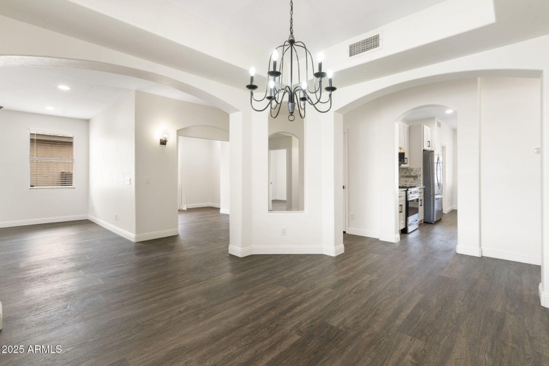 17-web-or-mls-QVB09252