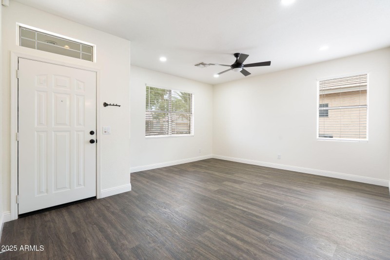 18-web-or-mls-QVB09255