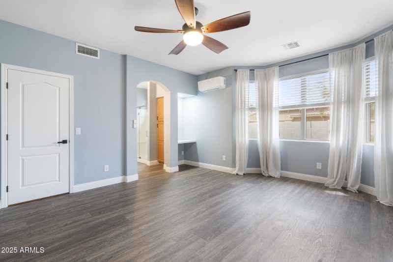 26-web-or-mls-QVB09291