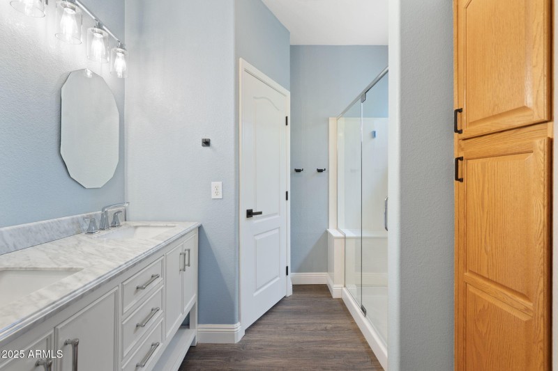 28-web-or-mls-QVB09297