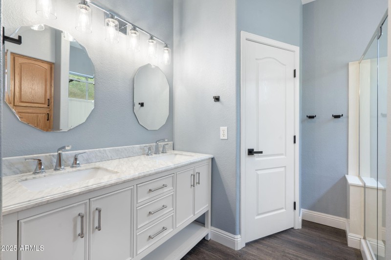 29-web-or-mls-QVB09300