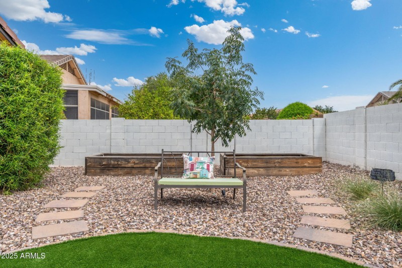 41-web-or-mls-QVB09202-HDR-Edit