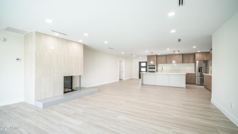 8302 E. Lincoln Dr-15