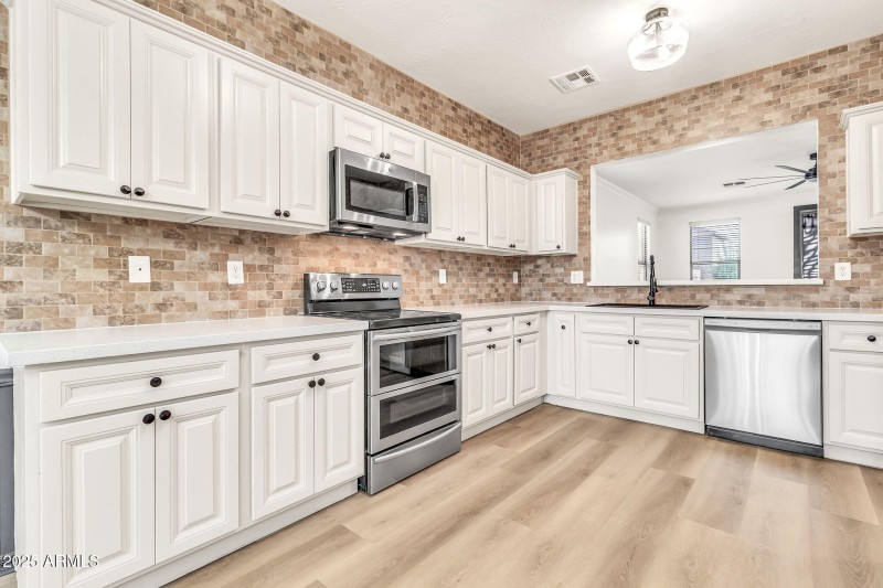 2237 W Agragian Hills-14