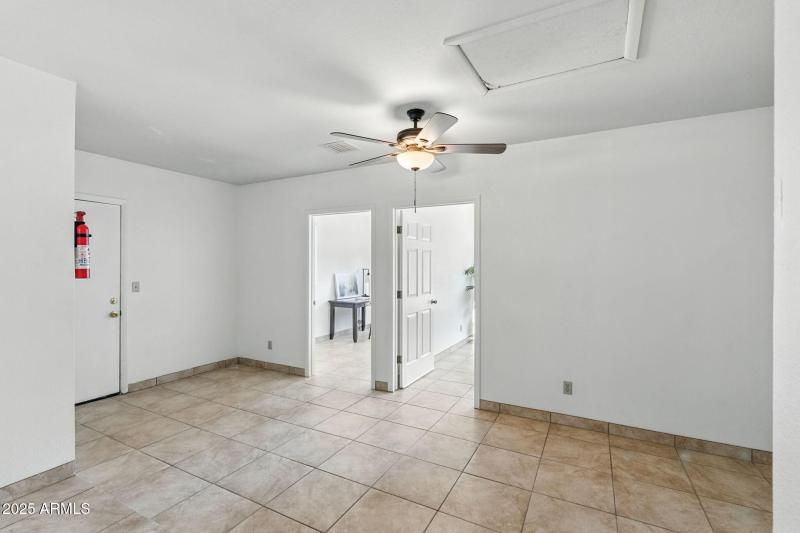 Bonus Room/Laundry Area