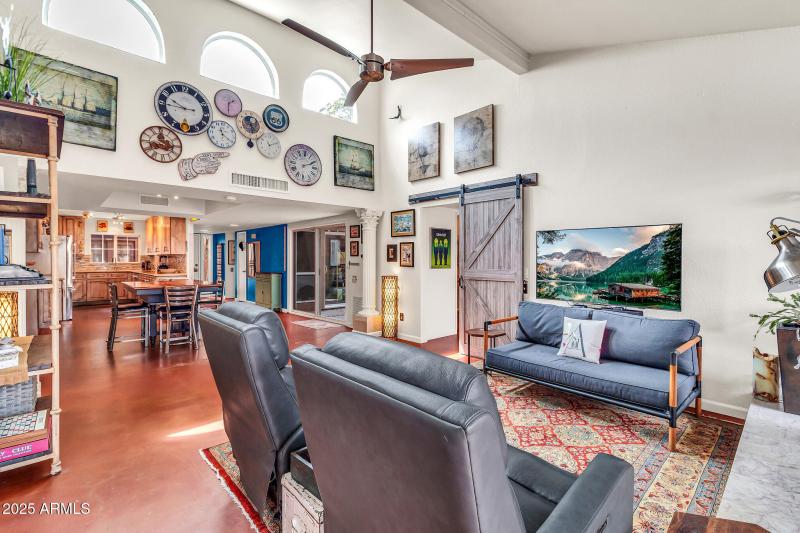 1124 E Driftwood Dr-6_(2048)