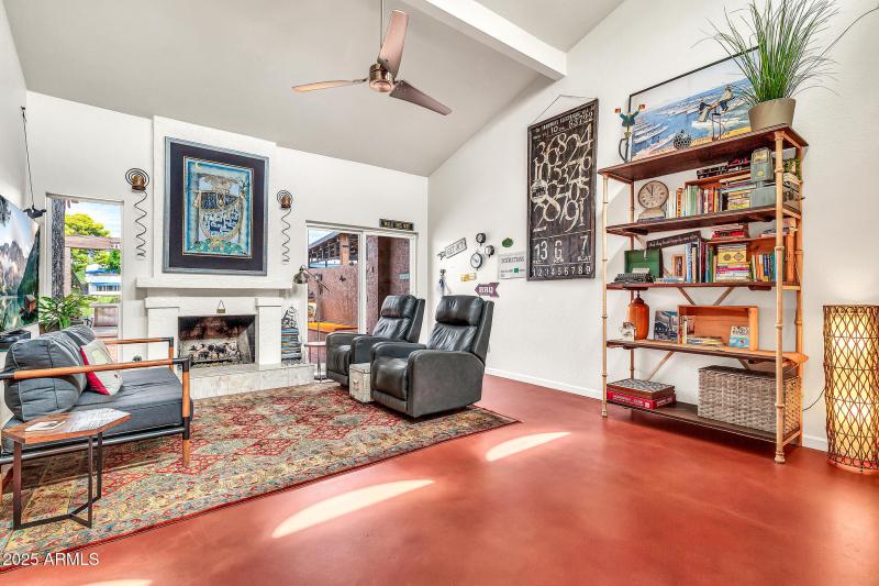 1124 E Driftwood Dr-7_(2048)