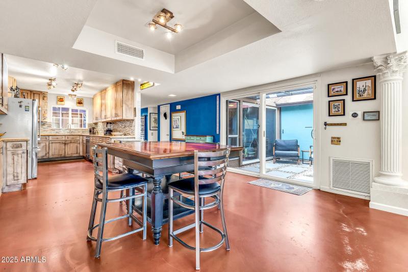 1124 E Driftwood Dr-11_(2048)