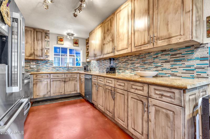 1124 E Driftwood Dr-16_(2048)