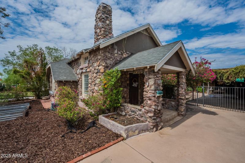 4-web-or-mls-Holly-4