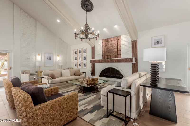 Villa Del Oro Community