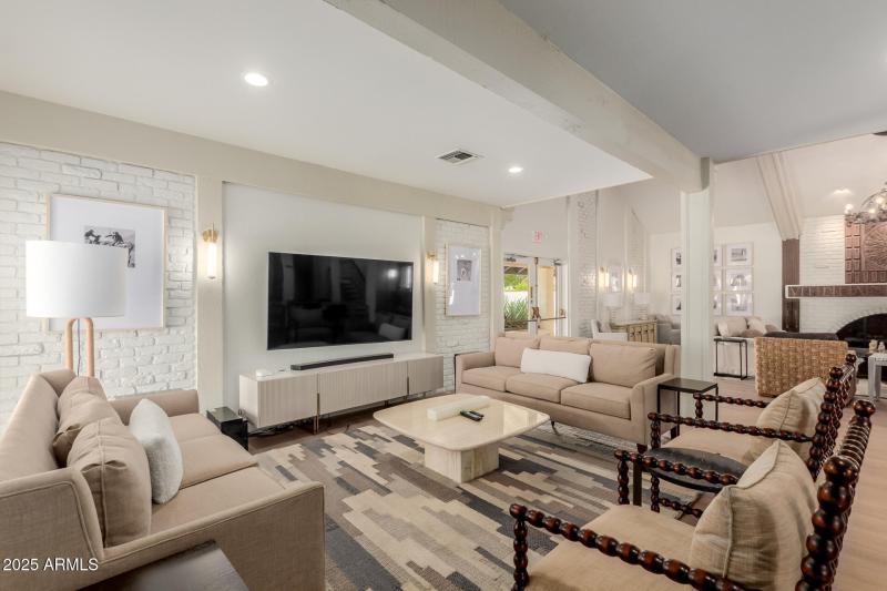 Villa Del Oro Community