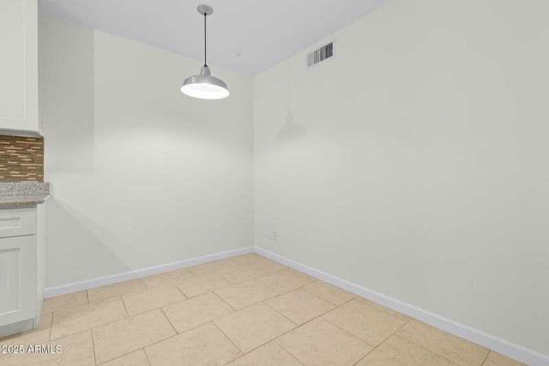 13-web-or-mls-749 E Montebello Ave-12